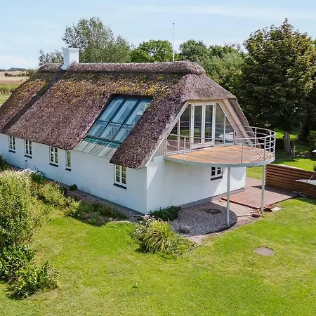Idyllic Thatched With Sea View Humble