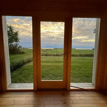 Idyllic Thatched With Sea View * Хамбл