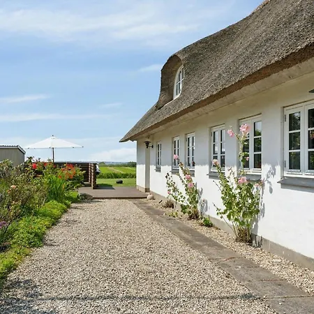 Idyllic Thatched With Sea View Holiday home *