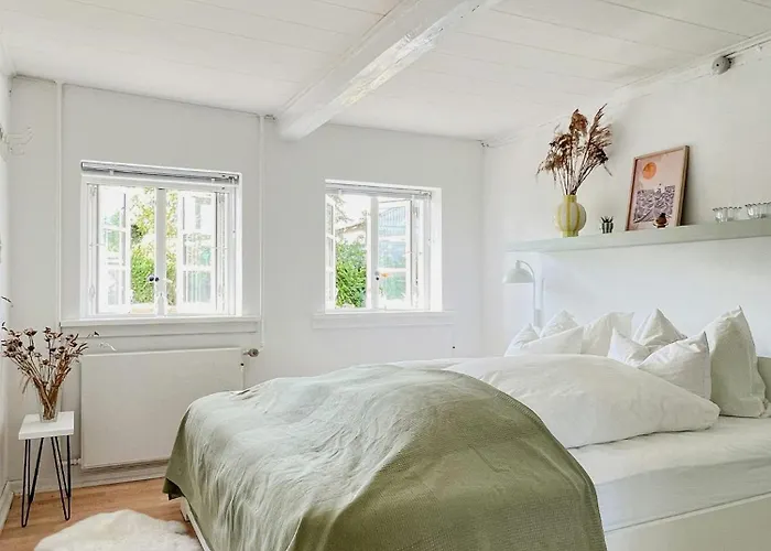 Idyllic Thatched With Sea View Holiday home Humble