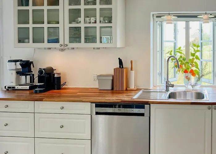 Idyllic Thatched With Sea View * Humble